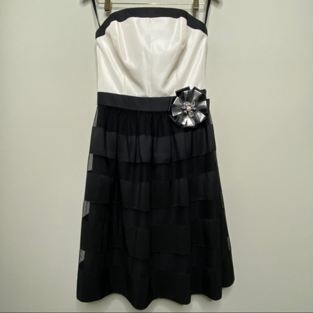 White House Black Market Strapless Silk Cocktail Dress Black Ivory Size 0‎ - Picture 3 of 8